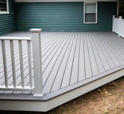 New,composite,deck,on,the,back,of,a,house,with